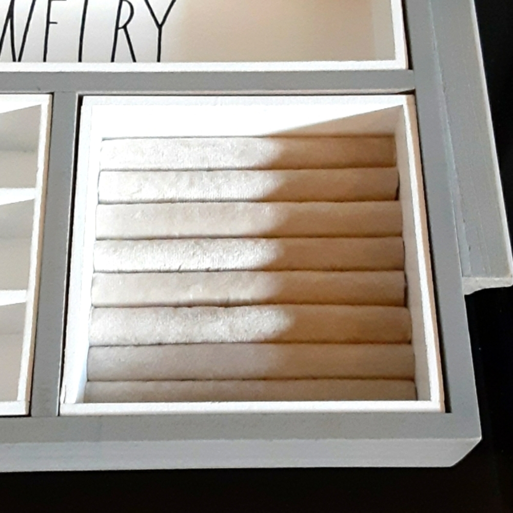 ✨ Rae Dunn Gray Jewelry Tray - Picture 6 of 8